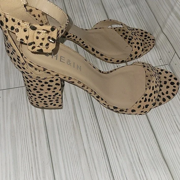 Leopard Pattern Ankle Strap - Picture 6 of 6
